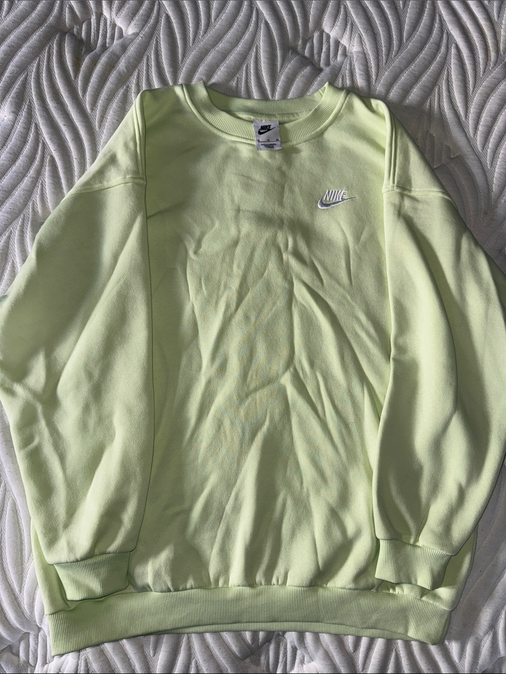 Nike kids Crewneck Sweatshirt in Light Yellow-Green